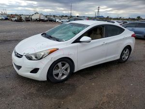 Hyundai Elantra GLS 1.8L 4 2013