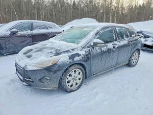 Ford Focus SE 2.0L 4 2014