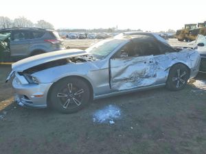 Ford Mustang 3.7L 6 2013