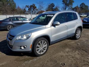 Volkswagen Tiguan S 2.0L 4 2011