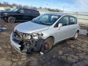 Nissan Versa S 1.8L 4 2011