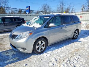 Toyota Sienna LE 3.5L 6 2012