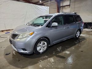 Toyota Sienna LE 3.5L 6 2012