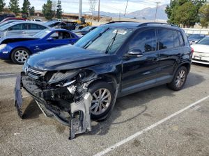 Volkswagen Tiguan S 2.0L 4 2015