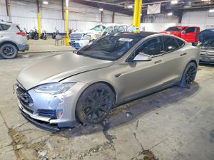 Tesla Model S 2015