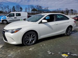 Toyota Camry LE 2.5L 4 2015
