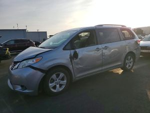 Toyota Sienna LE 3.5L 6 2014