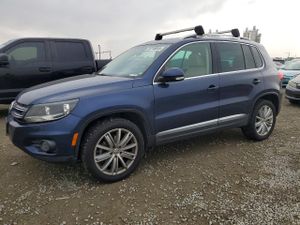 Volkswagen Tiguan S 2.0L 4 2015