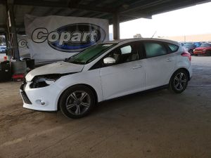 Ford Focus SE 2.0L 4 2014