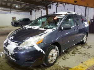 Toyota Sienna CE 3.5L 6 2009