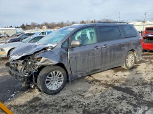 Toyota Sienna XLE 3.5L 6 2015