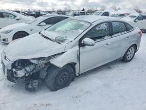 Ford Focus SE 2.0L 4 2014