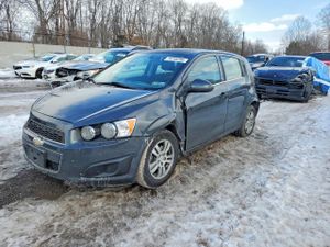 Chevrolet Aveo (Sonic) LT 1.8L 4 2015