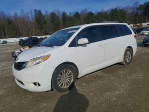 Toyota Sienna XLE 3.5L 6 2011