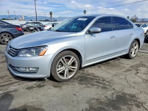 Volkswagen Passat SEL 2 L 4 2015