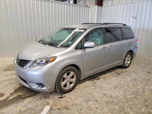 Toyota Sienna LE 3.5L 6 2011