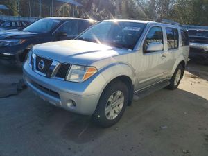 Nissan Pathfinder LE 4.0L 6 2005