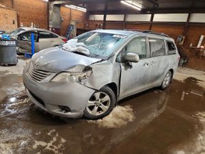 Toyota Sienna 3.5L 6 2015