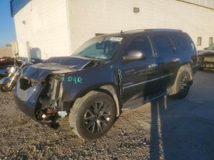 GMC Yukon DENALI 6.2L 8 2011