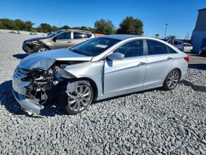 Hyundai Sonata SE 2.4L 4 2013