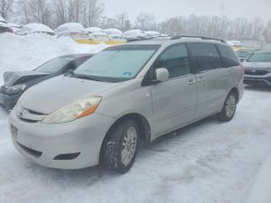 Toyota Sienna XLE 3.5L 6 2010