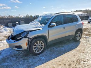 Volkswagen Tiguan S 2.0L 4 2015