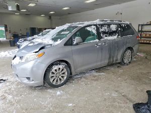 Toyota Sienna XLE 3.5L 6 2011