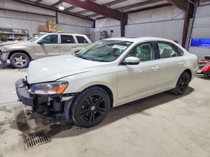 Volkswagen Passat SEL 2 L 4 2015