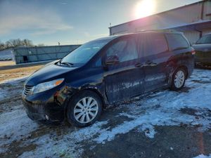 Toyota Sienna XLE 3.5L 6 2013