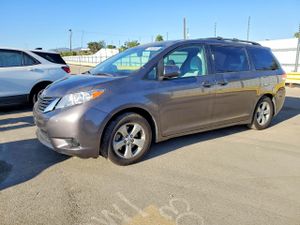Toyota Sienna LE 3.5L 6 2011