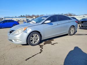Hyundai Sonata GLS 2.4L 4 2013