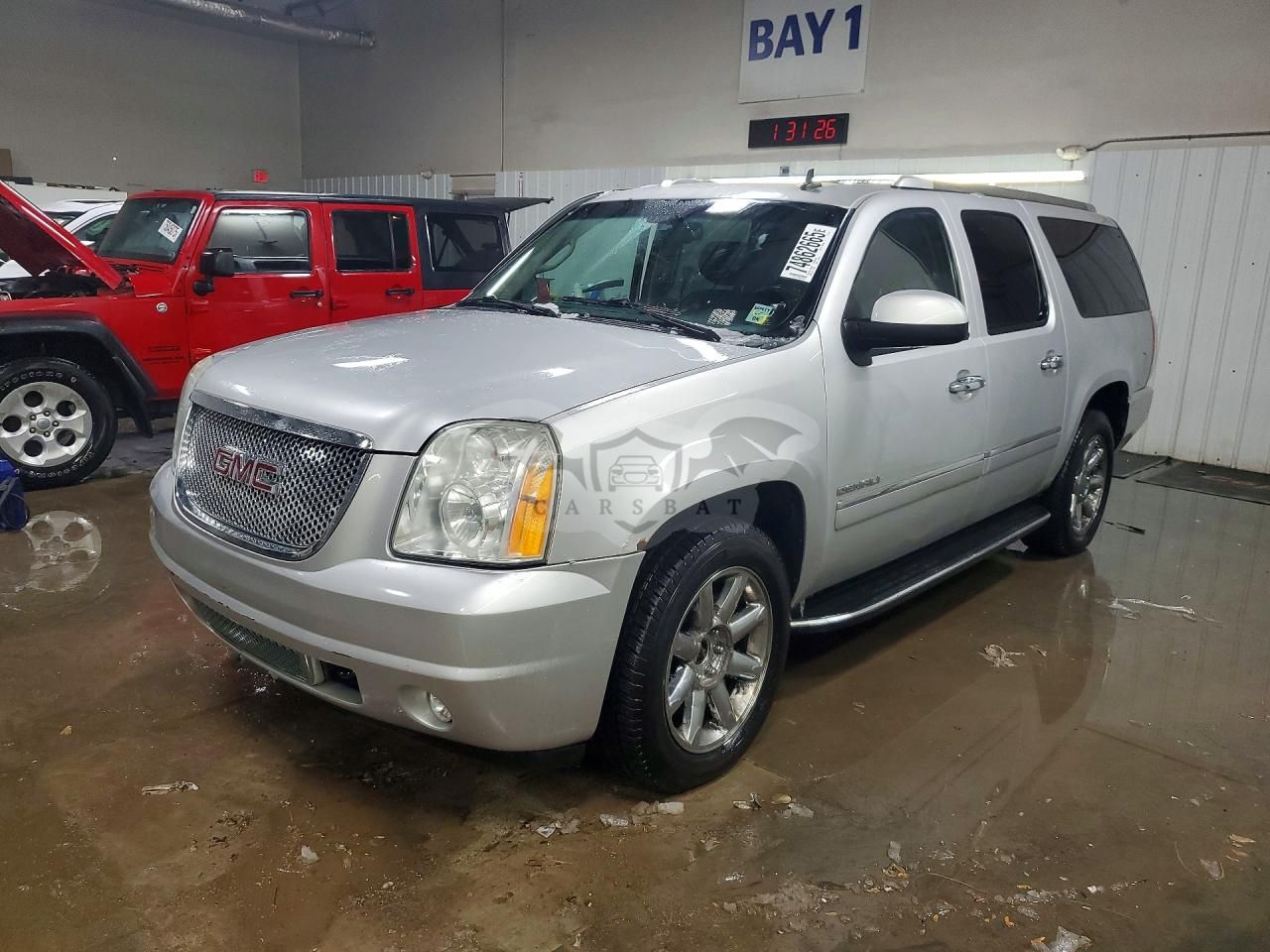GMC Yukon DENALI 6.2L 8 2011