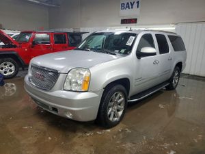 GMC Yukon DENALI 6.2L 8 2011