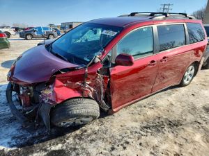 Toyota Sienna LE 3.5L 6 2012