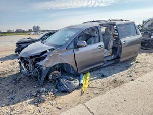 Toyota Sienna 3.5L 6 2013