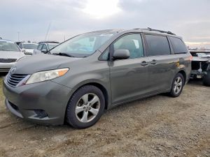 Toyota Sienna LE 3.5L 6 2012