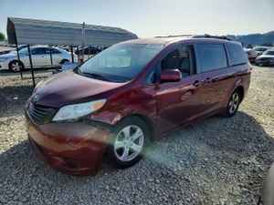 Toyota Sienna LE 3.5L 6 2013