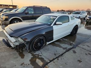 Ford Mustang GT 5.0L 8 2013