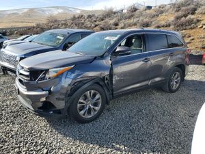 Toyota Highlander LE 3.5L 6 2015