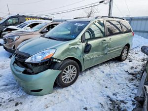 Toyota Sienna LE 3.5L 6 2010