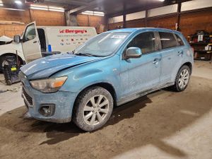 Mitsubishi Outlander ES 2.0L 4 2013