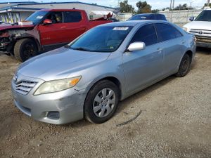 Toyota Camry BASE 2.5L 4 2011