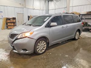 Toyota Sienna LE 3.5L 6 2014