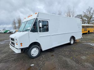 Freightliner Business Class M2 M LINE WALK-IN VAN 5.9L 6 2004