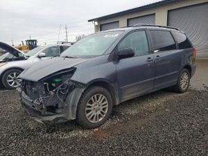 Toyota Sienna LE 3.5L 6 2010