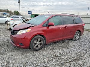 Toyota Sienna LE 3.5L 6 2012