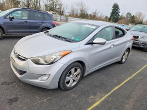 Hyundai Elantra GLS 1.8L 4 2013