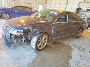 Volkswagen Passat SEL 2 L 4 2015