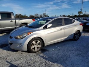 Hyundai Elantra GLS 1.8L 4 2013