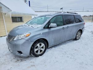 Toyota Sienna LE 3.5L 6 2015